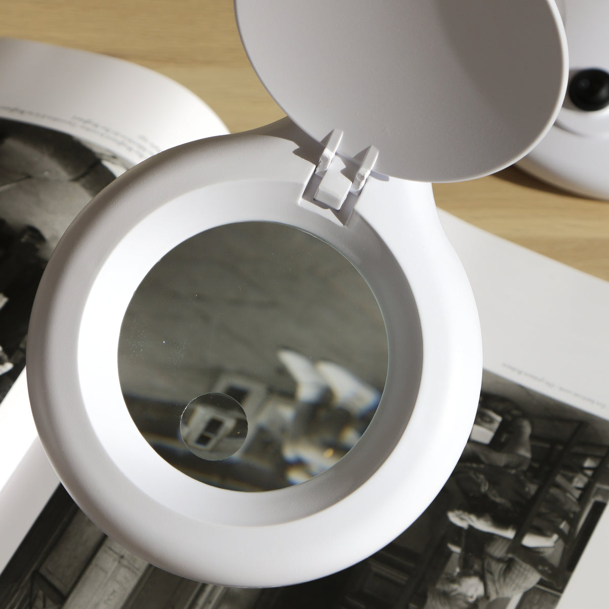 Lifemax Magnifying 2-in-1 Lamp – Radio Times Shop